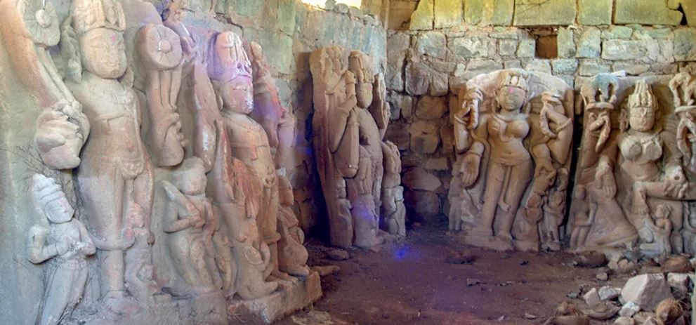 Explore Bandhavgarh Fort and Ancient Caves in Bandhavgarh National Park